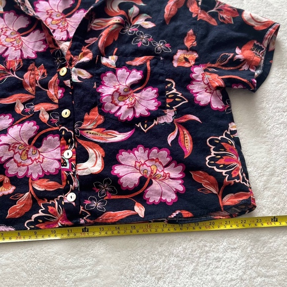 Women's Laundry by Shelli Segal Cropped Up Down Shirt - Picture 7 of 8